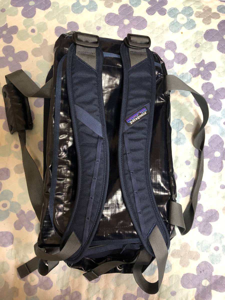  ＜ ＞パタゴニア ブラックホールダッフルバッグ 45L(パタゴニア)｜売買されたオークション情報、yahooの商品情報をアーカイブ公開 - オークファン パタゴニア