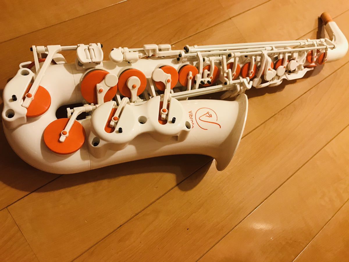 ☆Vibrato☆ヴァイブラート】プラスチック製アルトサックス☆ジャンク品☆