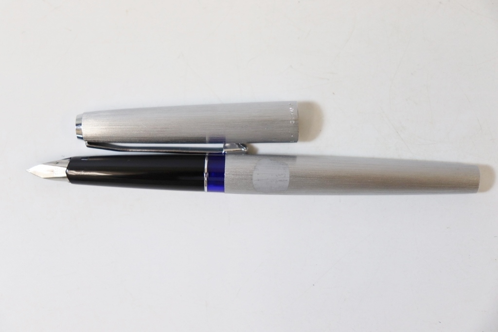 Pelikan SILVEXA 14C 585 EF 万年筆 箱付 ドイツ製 - メルカリ