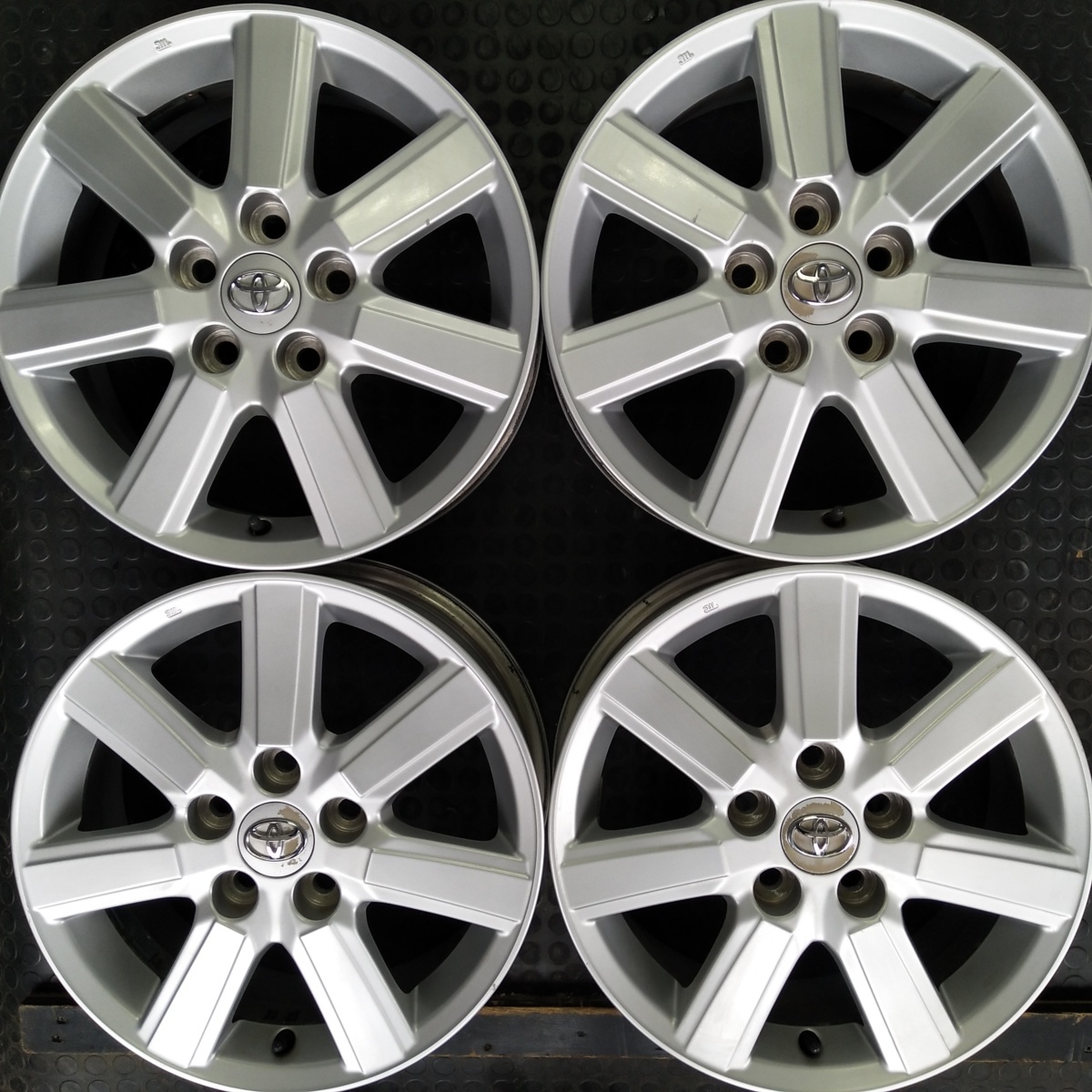 管理番号：V9-5【1個＝4本】トヨタ ヴォクシー純正16×6J 5穴PCD114.3 