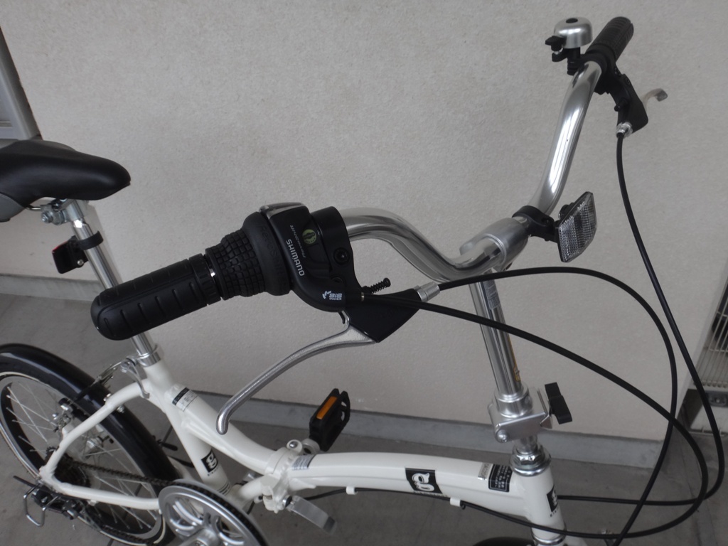 軽量折り畳み自転車！アサヒサイクル Glamorous／グラマラス 約11,8ｋｇの軽量折りたたみ自転車が入荷！通勤・通学を快適に！保管 | オートライト 軽量アルミ 折りたたみ自転車アサヒサイクルグラマラス20インチ11.8kg ASAHI -P Cross ライト+ホーン かろやか仕込み』5月26日から数量限定発売 CYCLE（アサヒサイクル）GO!GO!DUCK CLASSY サイクルベースあさひ店 光る！鳴る
