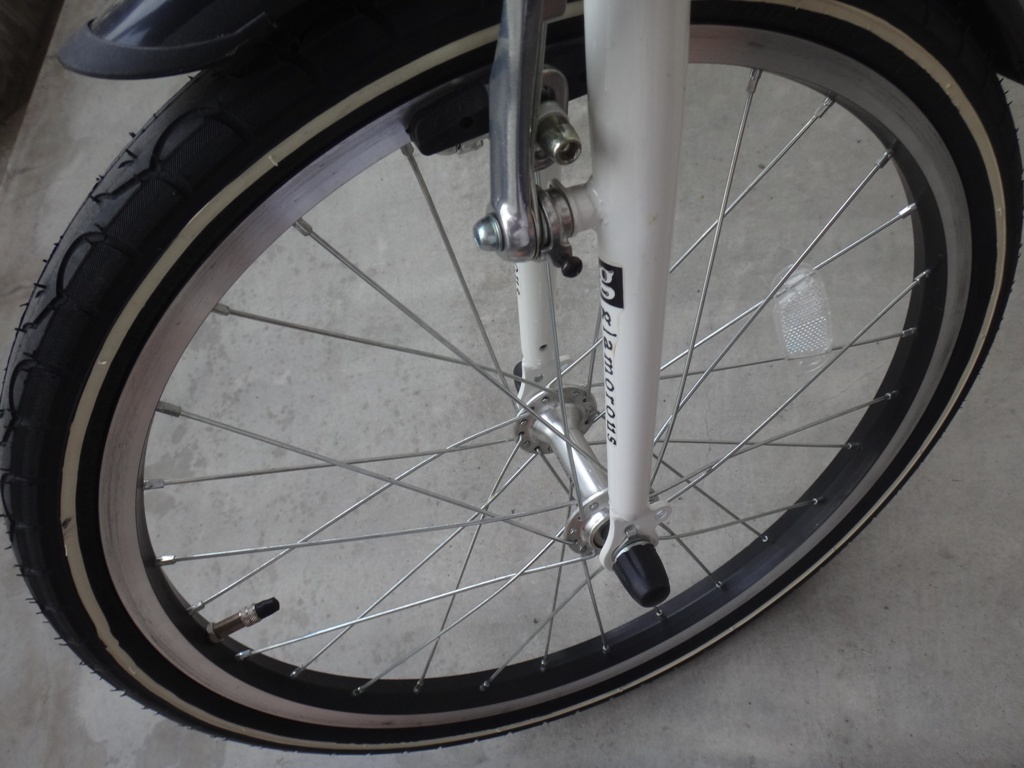 軽量折り畳み自転車！アサヒサイクル Glamorous／グラマラス 約11,8ｋｇの軽量折りたたみ自転車が入荷！通勤・通学を快適に！保管 | オートライト 軽量アルミ 折りたたみ自転車アサヒサイクルグラマラス20インチ11.8kg ASAHI -P Cross ライト+ホーン かろやか仕込み』5月26日から数量限定発売 CYCLE（アサヒサイクル）GO!GO!DUCK CLASSY サイクルベースあさひ店 光る！鳴る