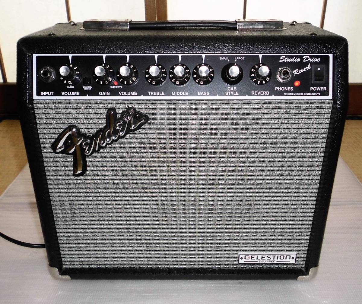 Fender SD-15CE Studio Drive REVERB CELESTION(フェンダー)｜売買されたオークション情報、yahooの商品情報をアーカイブ公開 - オークファン ギターアンプ