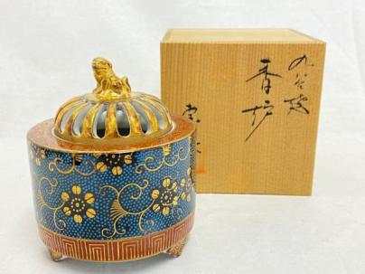 江戸時代　源内焼　香炉　紅木蓋珊瑚摘み　アンティーク　木箱付　送料込み0511 I417-I16-2220 九谷焼 香炉 宝泉 共箱/木箱 約9.2×7cm 骨董