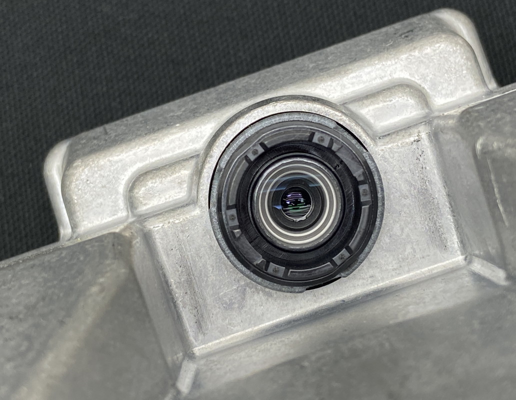 掘り出し物を検索。 A8L 4.0TFSi純正リアモニター(4H0 919 607) 【公式