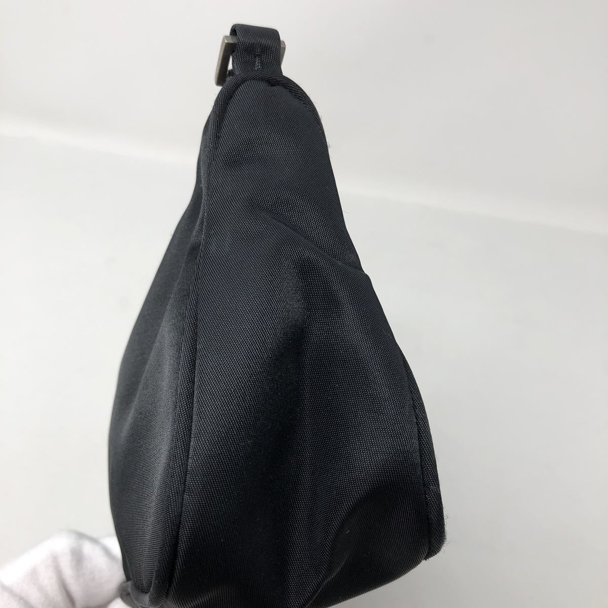プラダ PRADA 化粧品ポーチ 三角ロゴ 黒 ナイロン 鞄 ミニハンドバッグ 