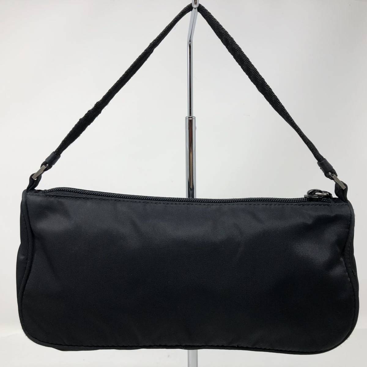 プラダ PRADA 化粧品ポーチ 三角ロゴ 黒 ナイロン 鞄 ミニハンドバッグ 