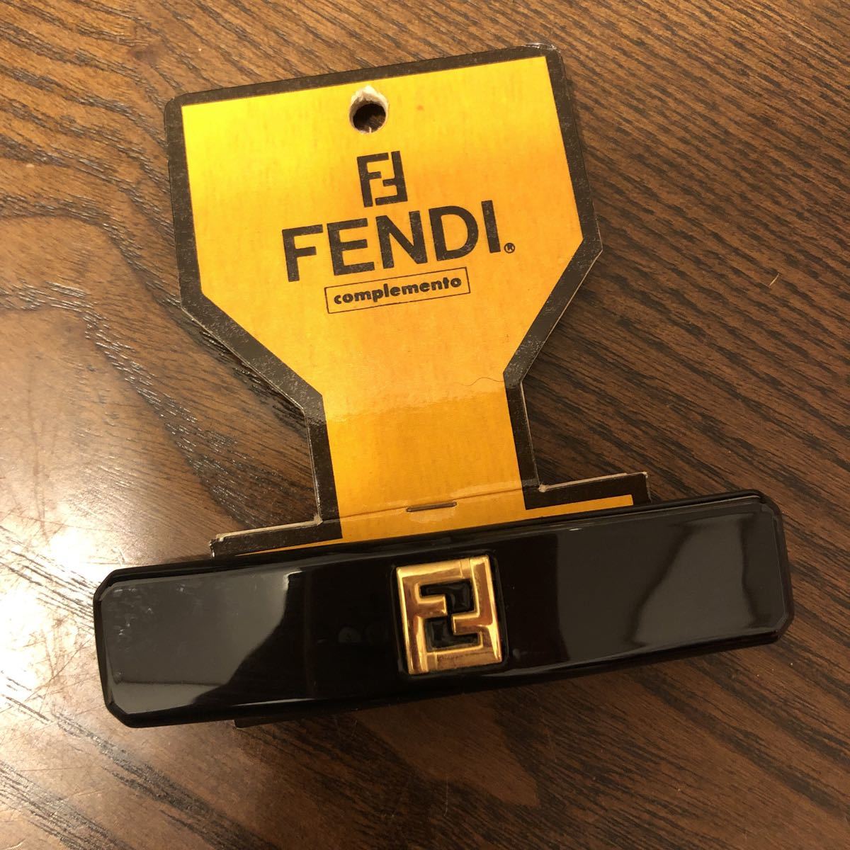  FENDI フェンディ 黒 ブラック ゴールド 金メッキ FF金具 バレッタ ヘアアクセサリー ビンテージ 本物保証(フェンディ)｜売買されたオークション情報、yahooの商品情報をアーカイブ公開 - オー その他