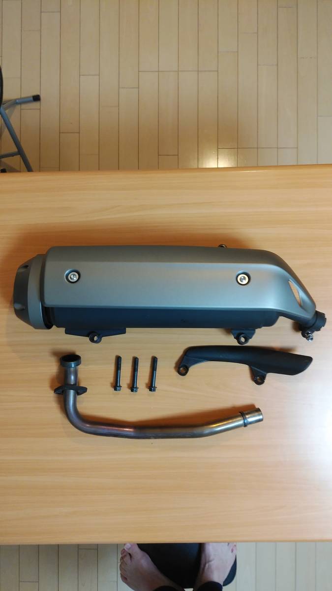 フォルツァMF-10純正マフラー こちらはフォルツァMF-10後期タイプ
