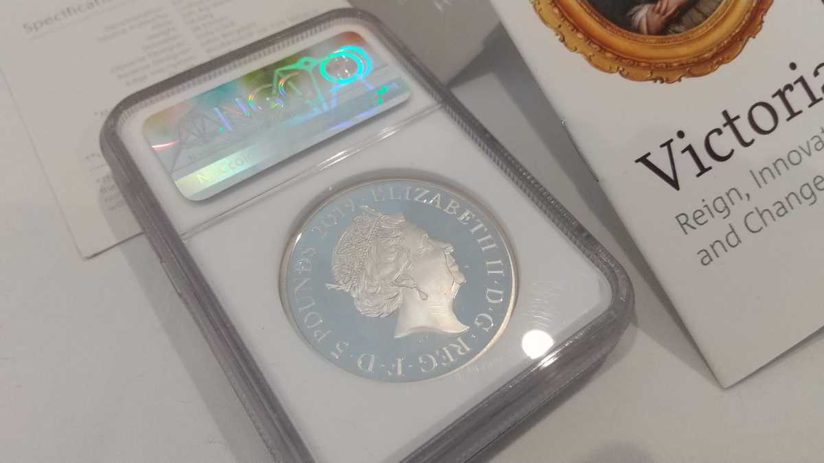 ビクトリア女王生誕200周年記念 ピエフォー銀貨 5ポンド 2019年 PF69 ウルトラカメオ ヴィクトリア女王 NGC ロイヤルミント イギリス 5ポンド ヴィクトリア女王 ER UC 5ポンドピエフォー銀貨