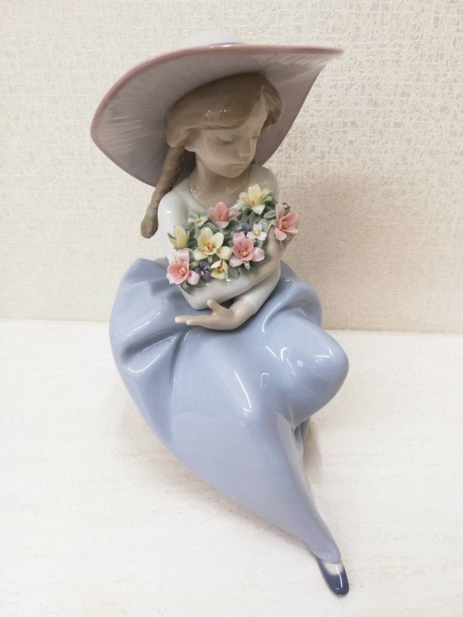 N4506 LLADRO リヤドロ リアドロ 花の香りに包まれて 花束を抱く少女
