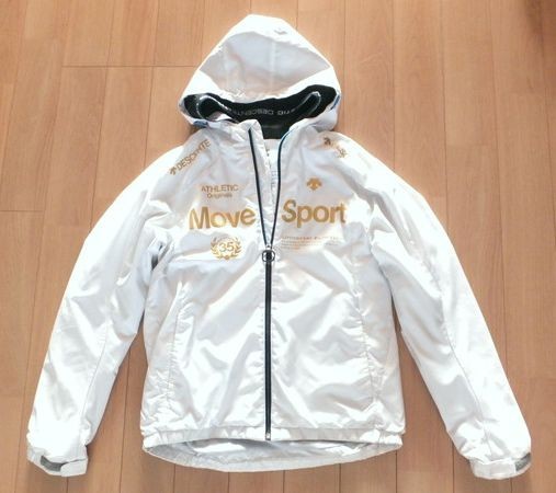 大得価，100%新品 良品 デサント Move Sport 裏起毛ジャケット 白&times;ゴールド M(デサント)｜売買されたオークション情報、yahooの商品情報をアーカイブ公開 - オークファン ジャージ