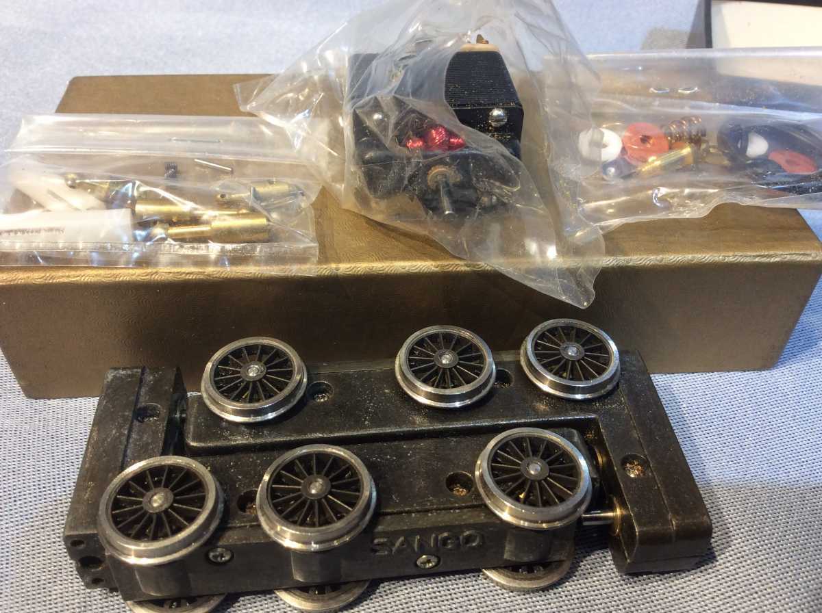 ひかり模型旧型電気機関車用台車セットとサンゴ模型動力セット_2