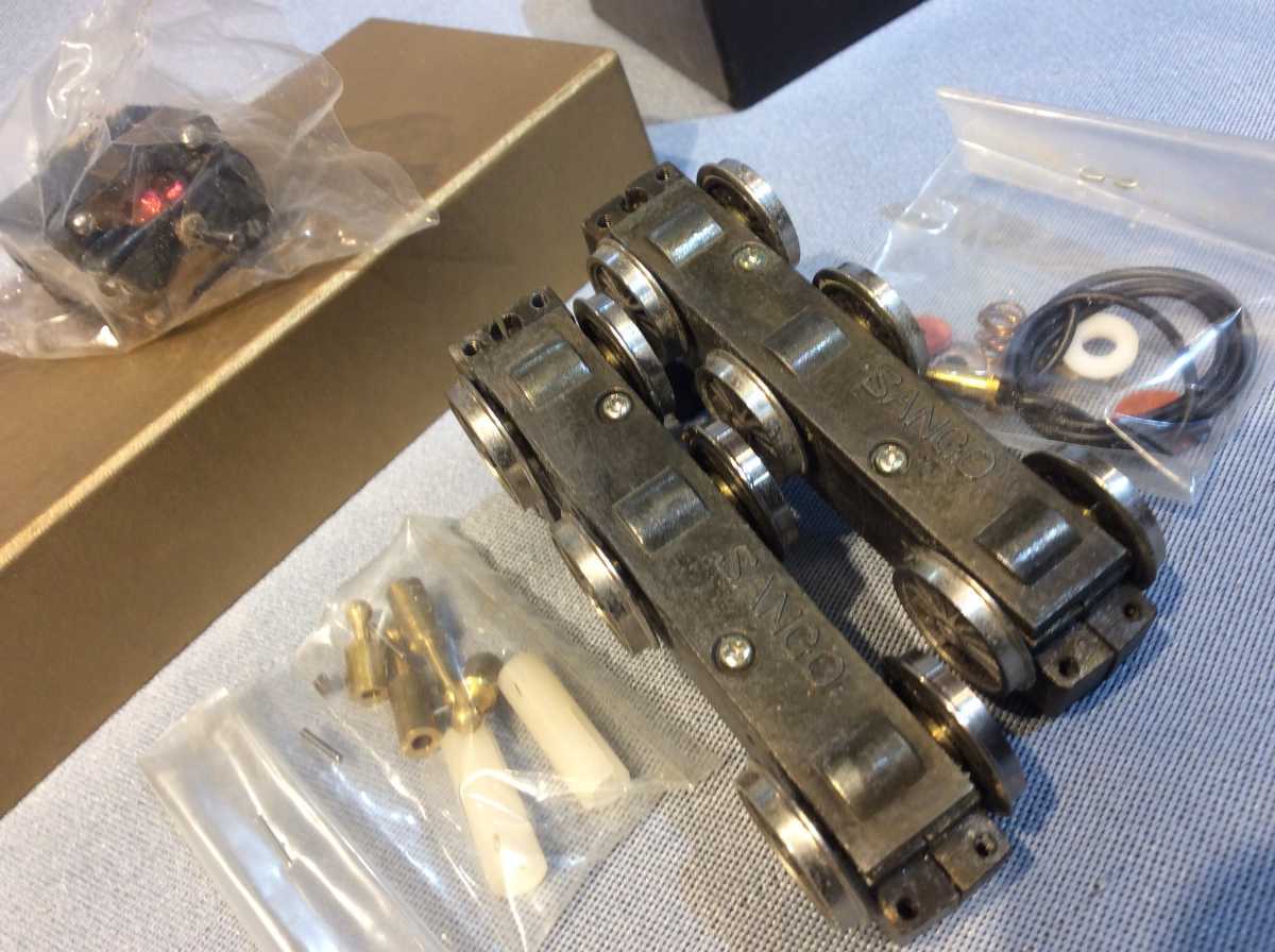 ひかり模型旧型電気機関車用台車セットとサンゴ模型動力セット_4