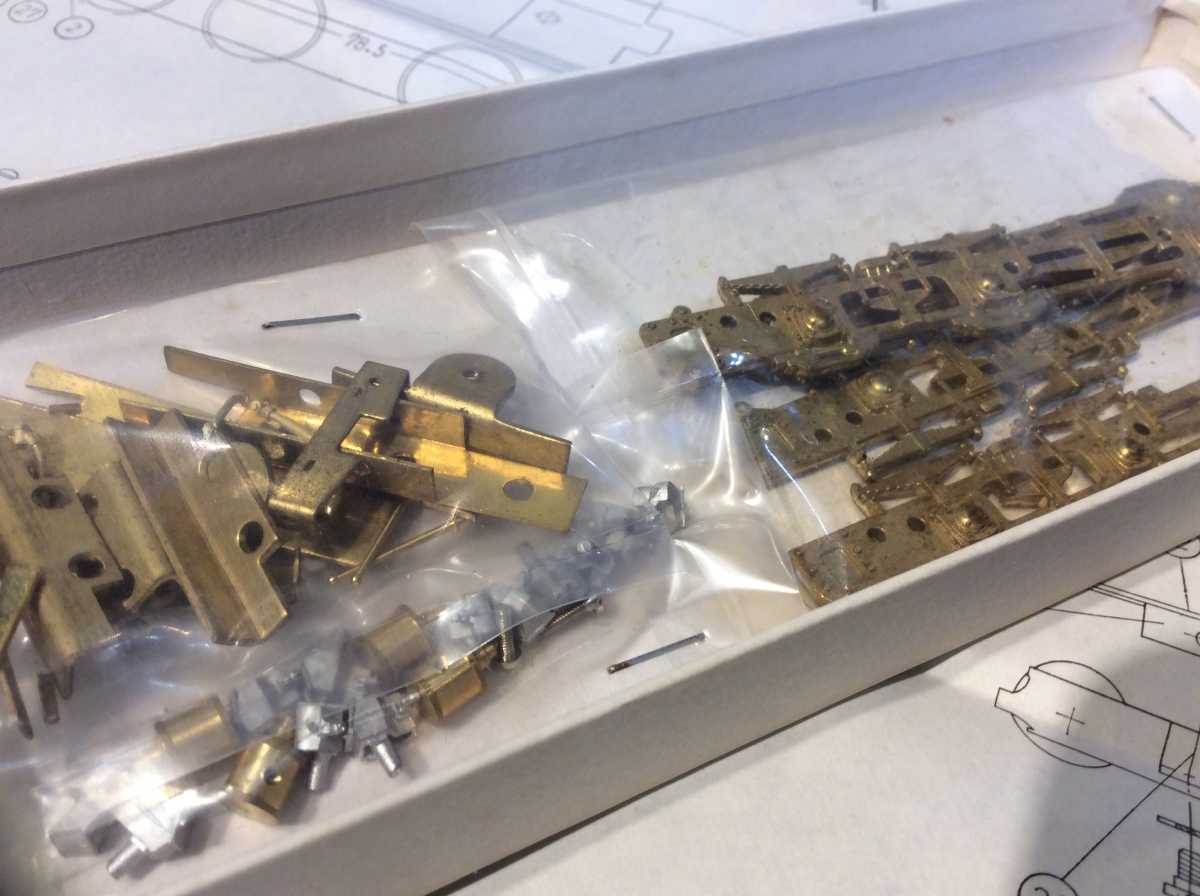 ひかり模型旧型電気機関車用台車セットとサンゴ模型動力セット_8