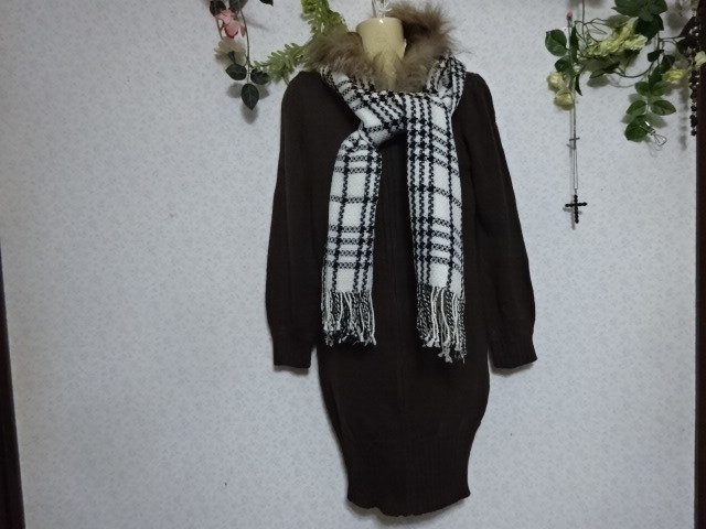 Cecil Mcbee セシルマクビー フード付きニットワンピース チェック柄マフラー ワンピース ミニ 売買されたオークション情報 Yahooの商品情報をアーカイブ公開 オークファン Aucfan Com