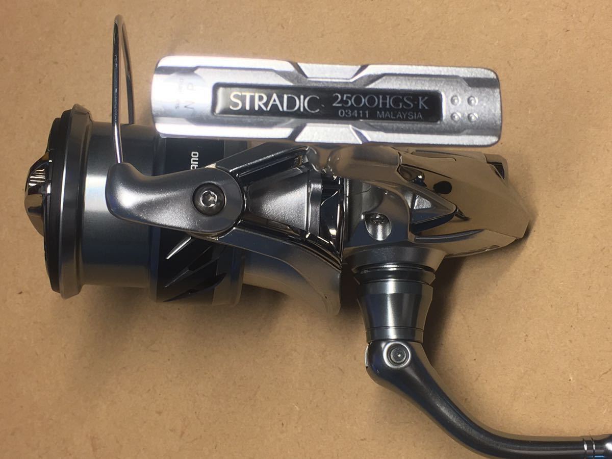 シマノ 15ストラディック2500HGS + ZPIノブ 【公式通販】