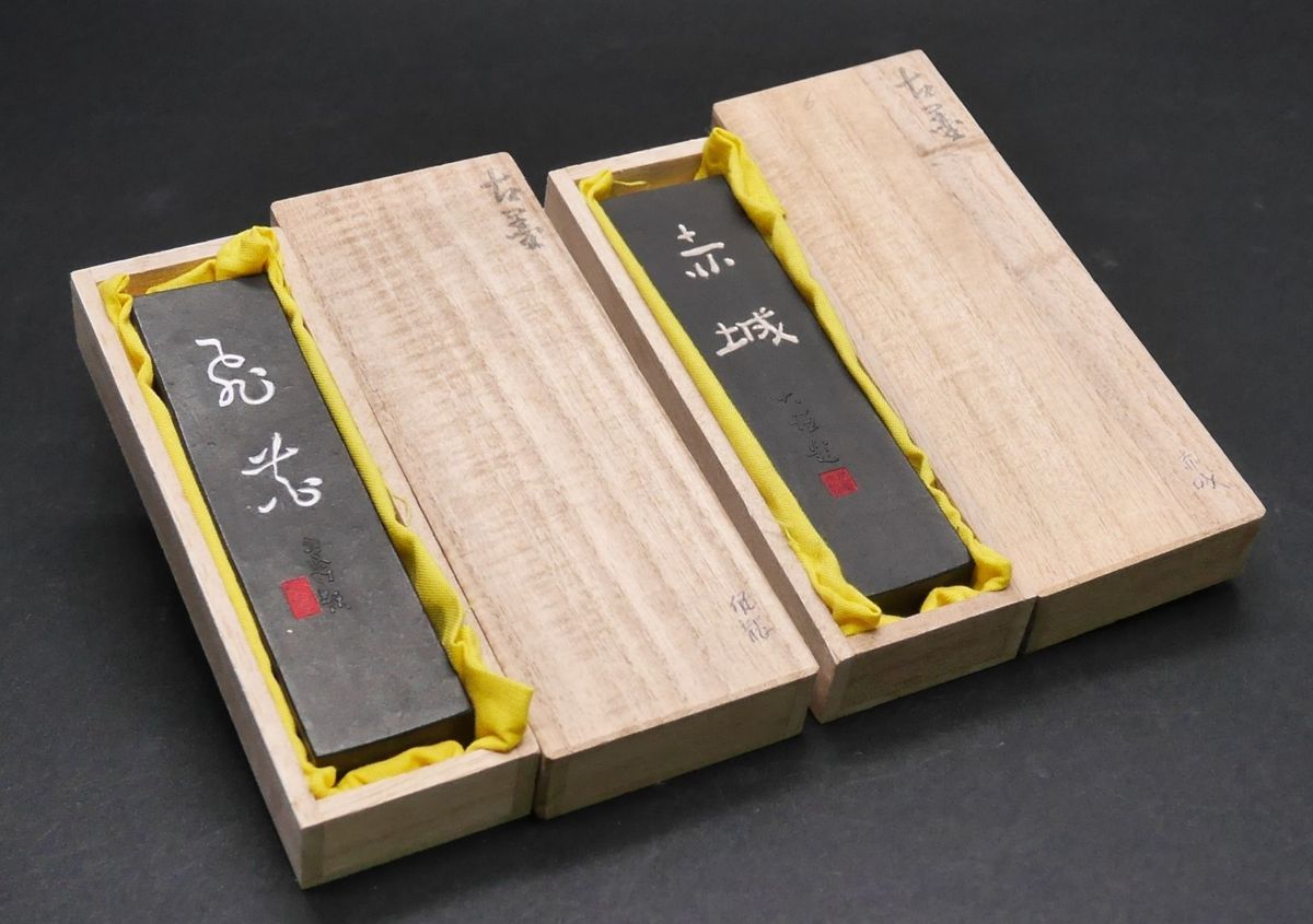 楽久希】『呉竹精昇堂』造 墨 2点「飛龍」「赤坂」 在銘 共箱 古墨 老