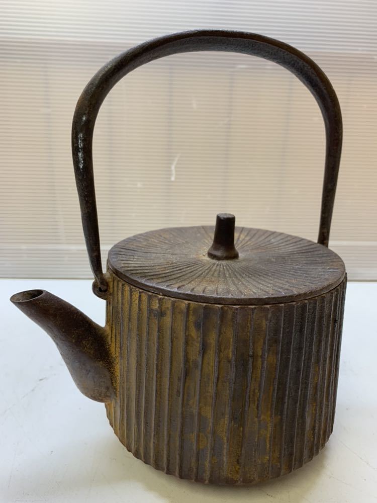 【新品未使用】南部鉄器 鉄瓶 急須 アンティーク 骨董品 鉄瓶 茶瓶 鉄器 茶器 鉄ヤカン 茶道具 直径約20cm 重さ約2kg 骨董