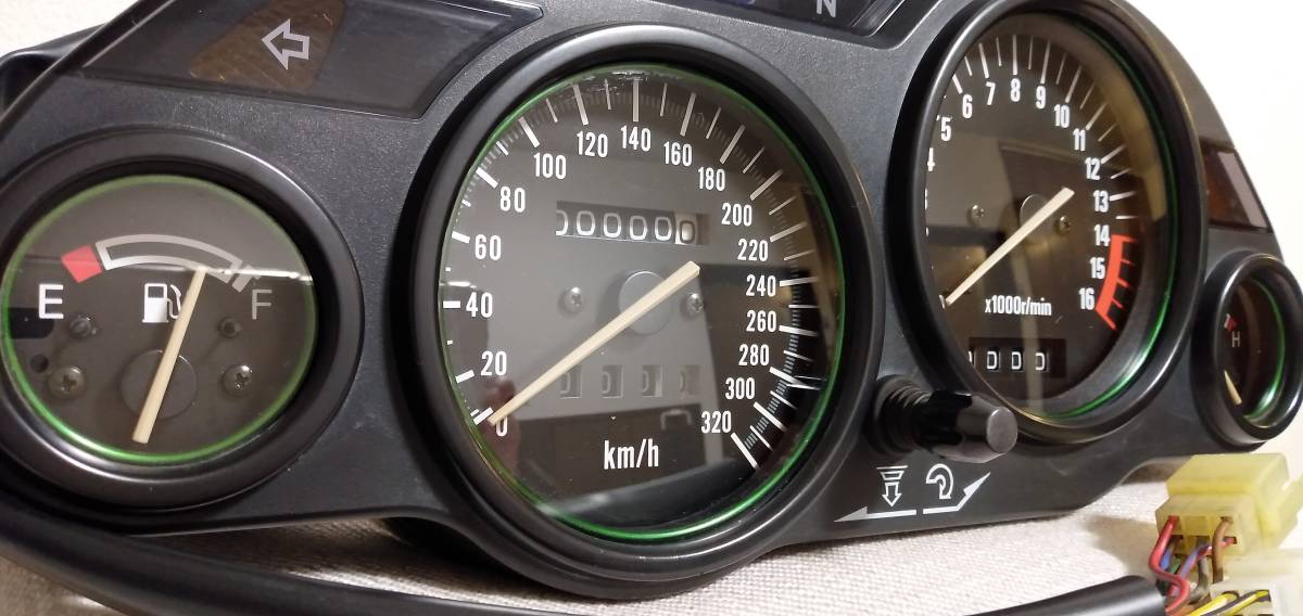 GPZ900r用ZZR1100 D型メーター ポン付け。 自動車、オートバイ