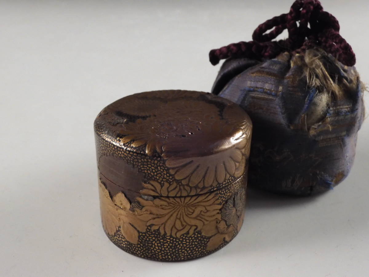◇栄◇時代 輪島 高肉 本金蒔絵 花草文 木製 棗 仕覆 茶道具 56y240