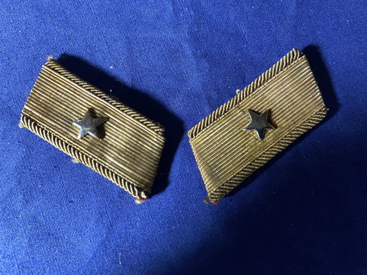 旧日本軍陸軍九八式二等兵座布団型襟章 日本軍 野狸製