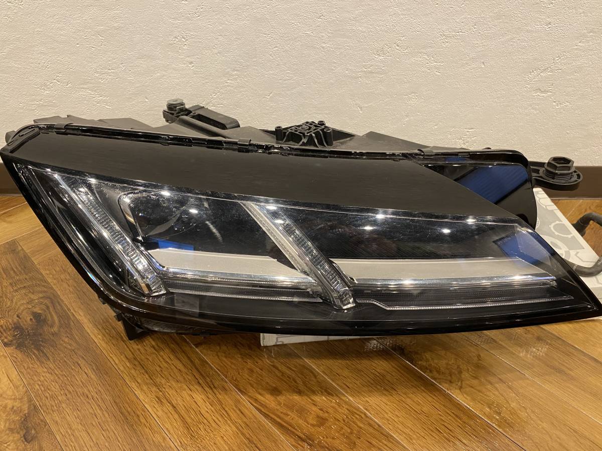 アウディ TT マトリクス 8S 右ライト LED 8S0.941.036.C アウディ TT 8S 純正 マトリックス LED ヘッドライト 右 8S0 941 036 C