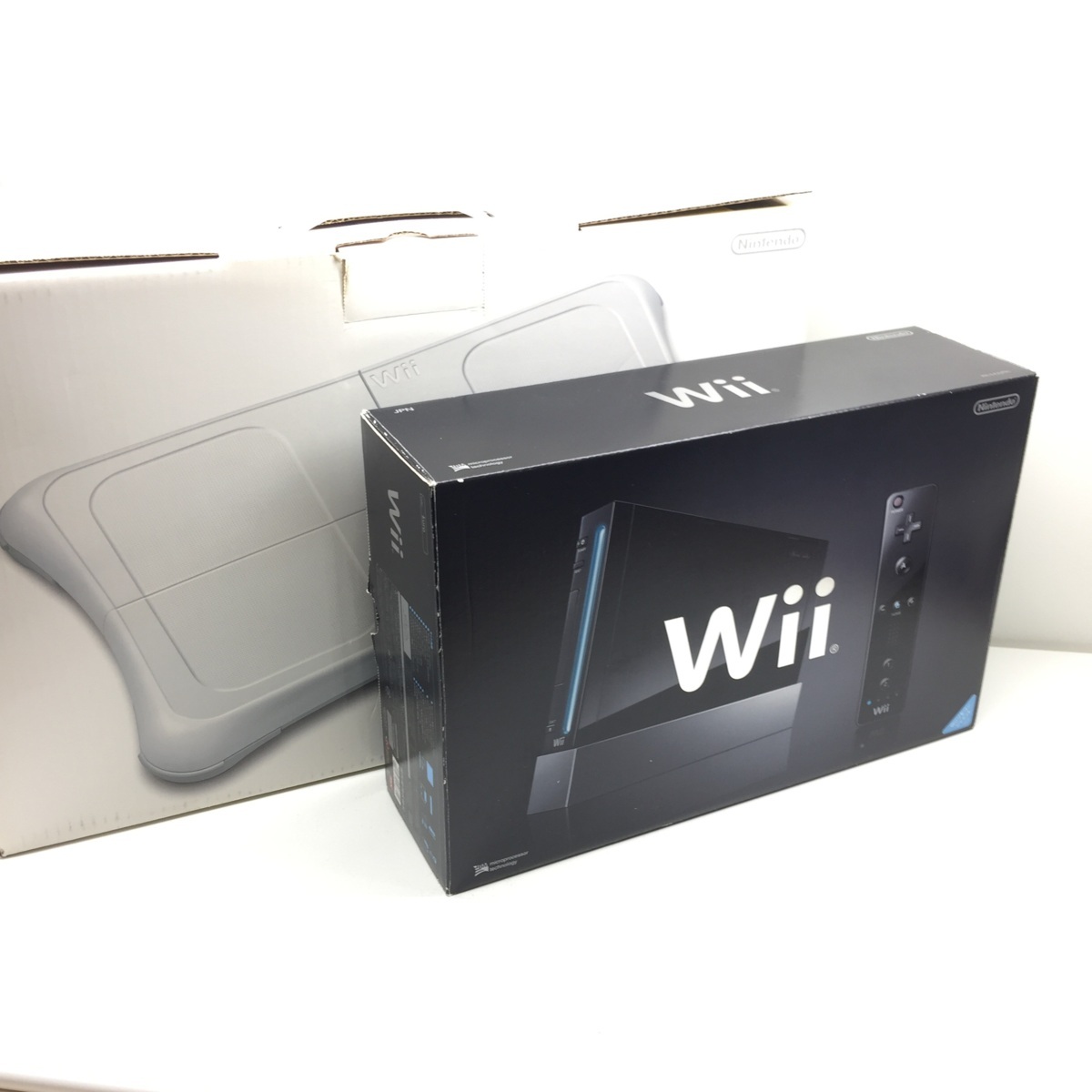 任天堂Wii本体 (クロ) Wiiリモコン2個、Wiiスポーツリゾート同梱