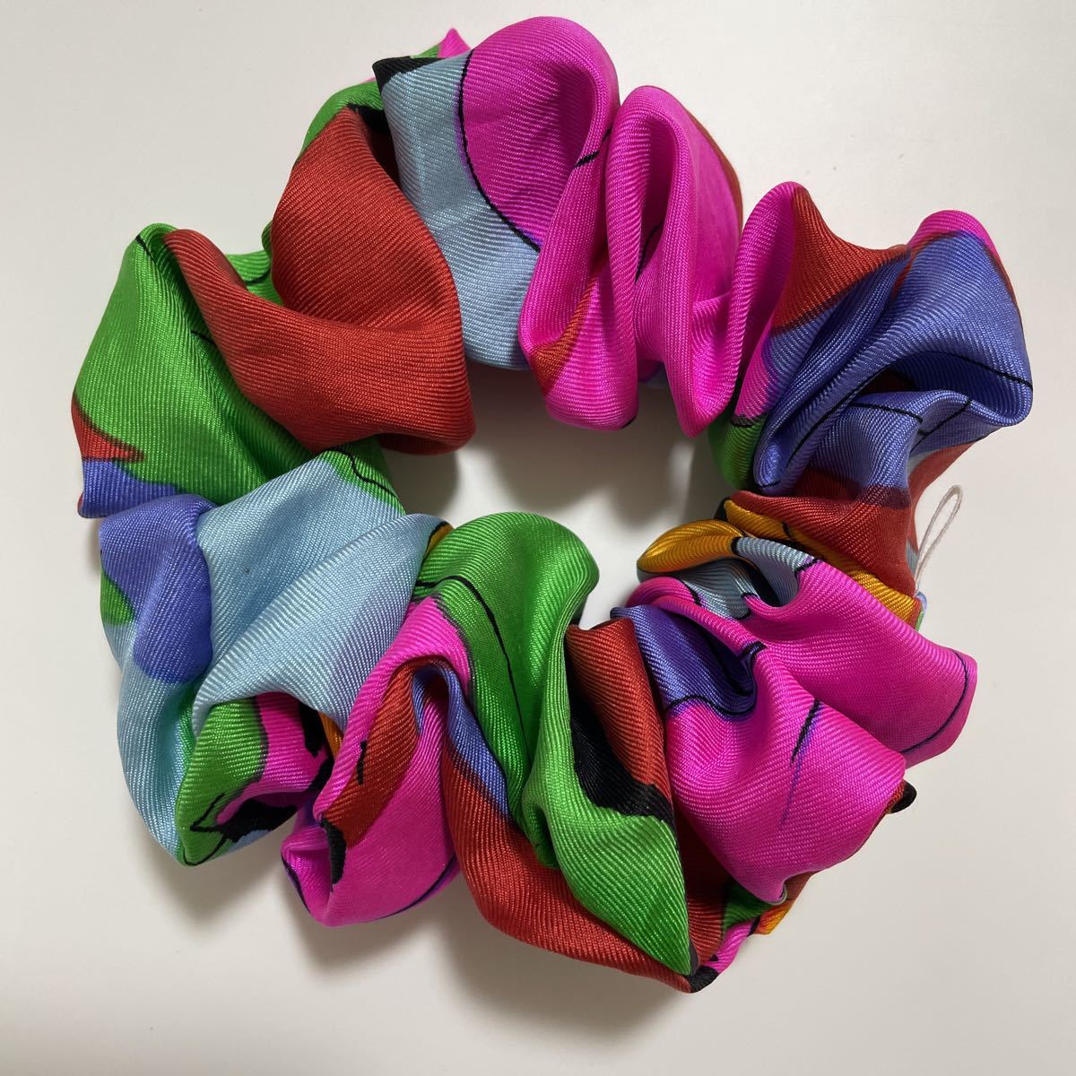 かみかざりや イタリア製生地 シュシュ イラスト模様 ハンドメイド ヘアアクセサリー シルク ヘアゴム シュシュ 売買されたオークション情報 Yahooの商品情報をアーカイブ公開 オークファン Aucfan Com