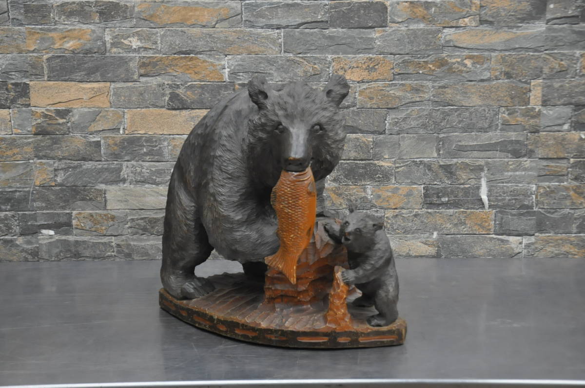 L045 木彫りの熊 木彫り 鮭 鮭を食べる熊 親子 置物 くわえ鮭(木工、竹