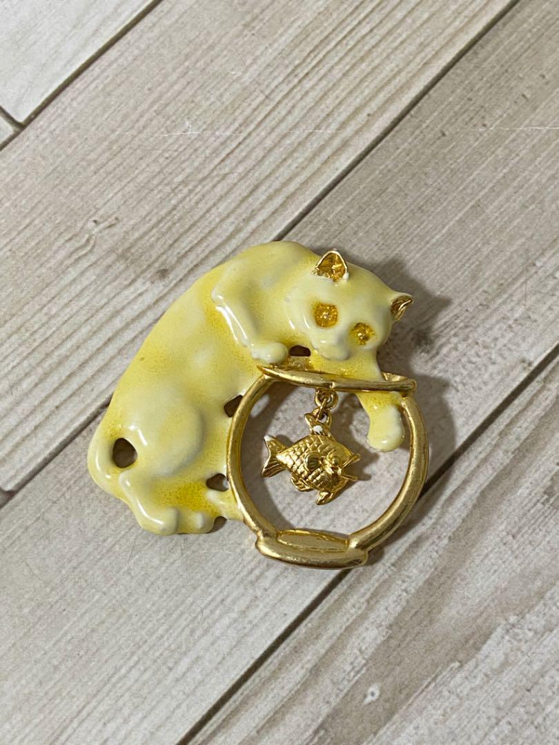 ブローチ 猫モチーフ 金魚 エナメル ゴールド レトロ ヴィンテージ_1