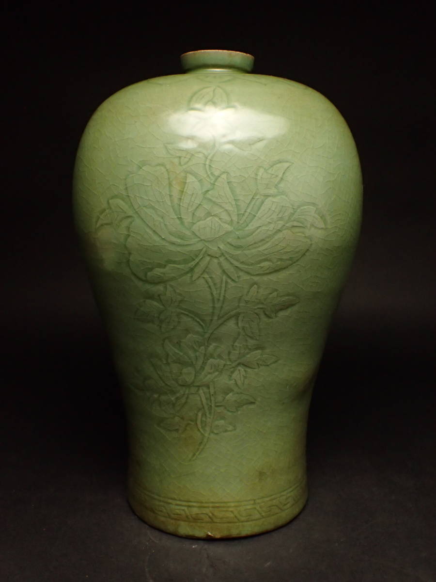 李朝 高麗 コレクター品] 青磁 白黒象嵌 窓絵 花草紋 瓶 箱付 白磁