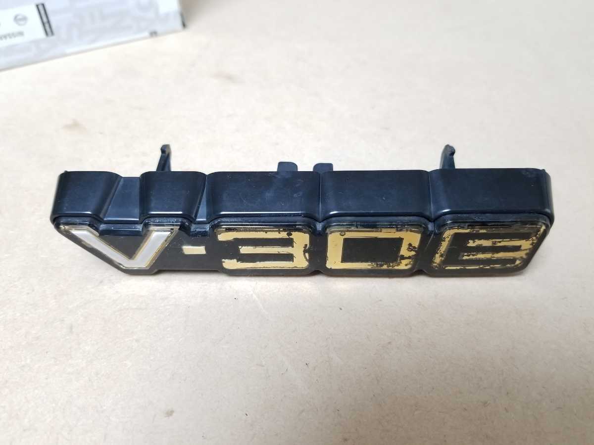 Y30　セドリック　グロリア　V30E フロントグリルエンブレム　VG30エンジン　希少　旧車　日産　詳細　適合不明　写真判断　中古　送料込み_5
