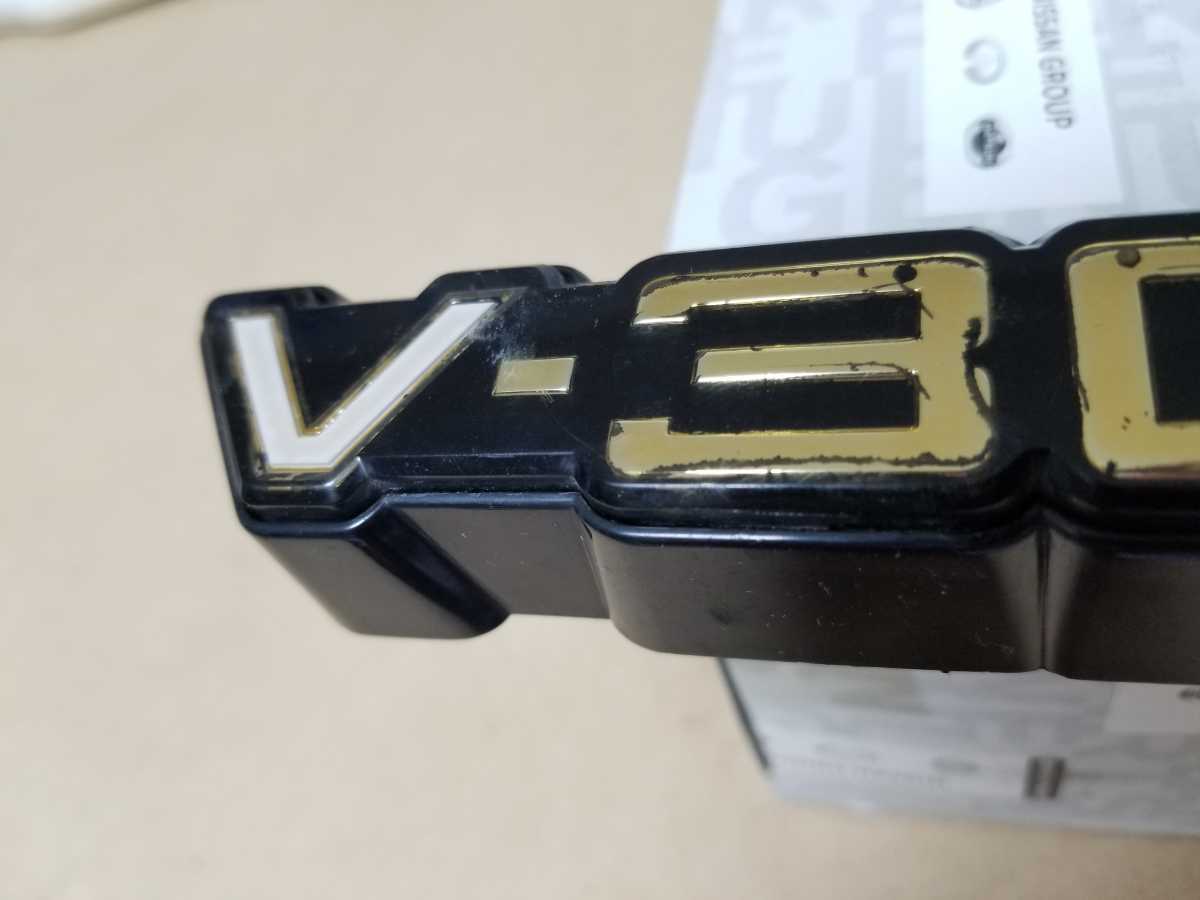 Y30　セドリック　グロリア　V30E フロントグリルエンブレム　VG30エンジン　希少　旧車　日産　詳細　適合不明　写真判断　中古　送料込み_8