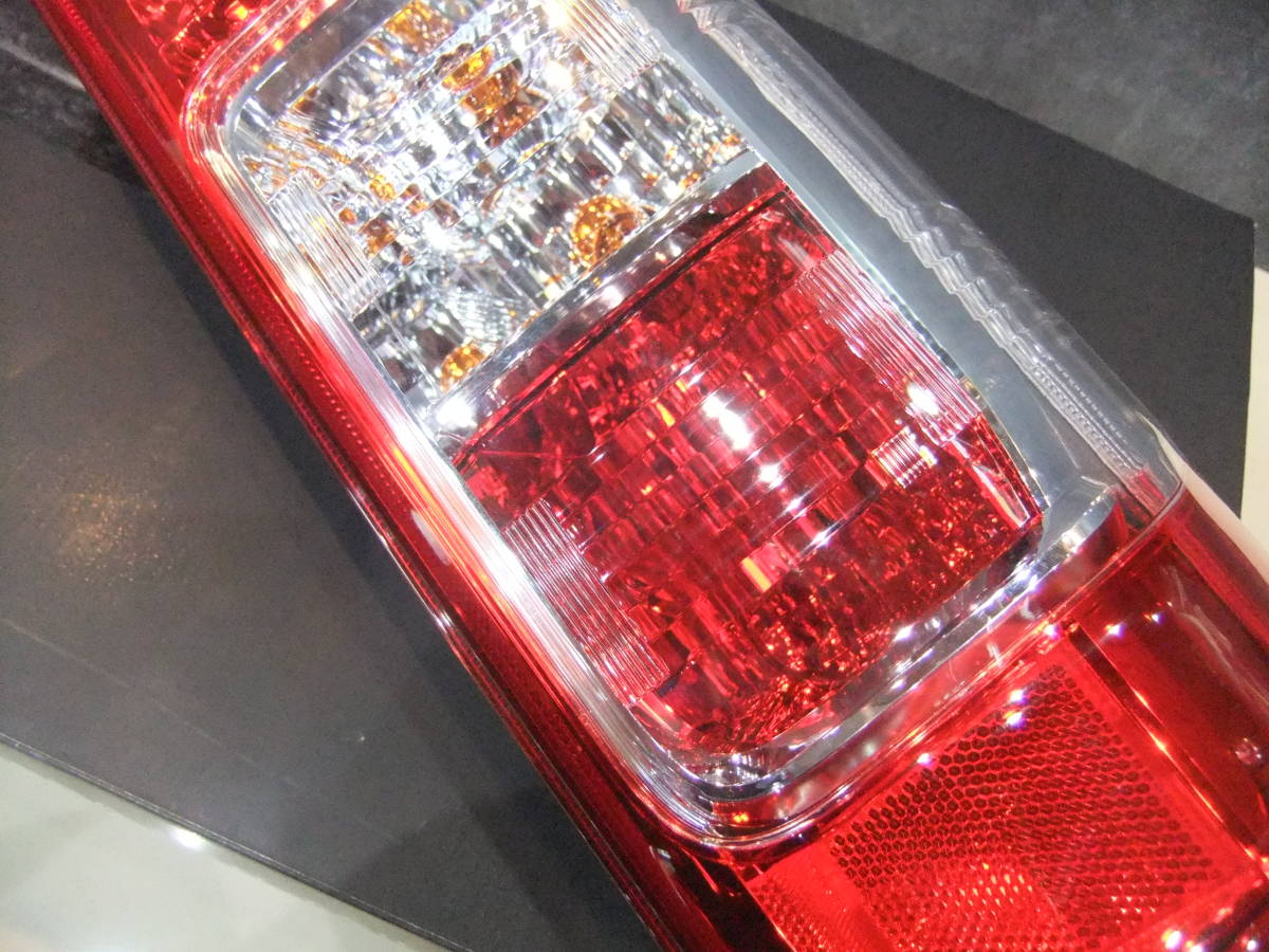 新車外し 美品 】ハイエース 200系 純正テールランプ 寒冷地仕様 