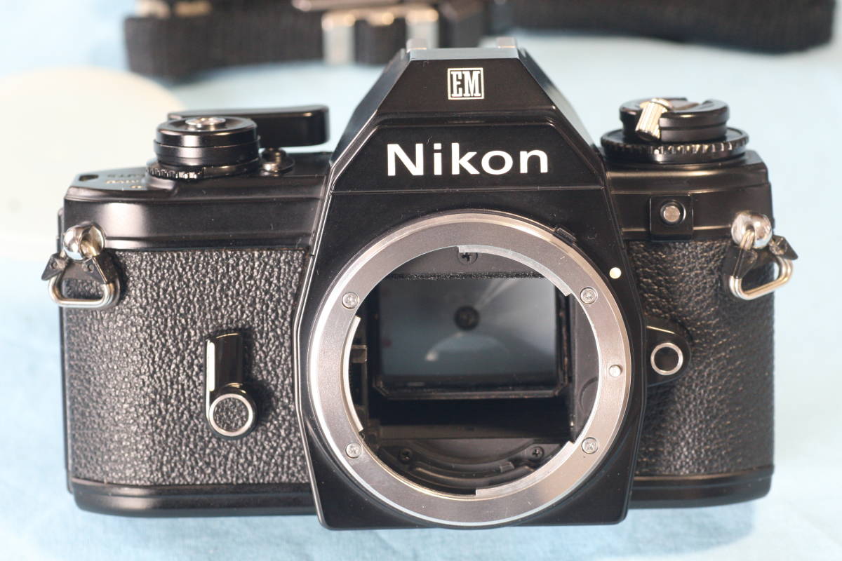 整備済 Nikon EM + Micro-NIKKOR 55mm F2.8 - フィルムカメラ
