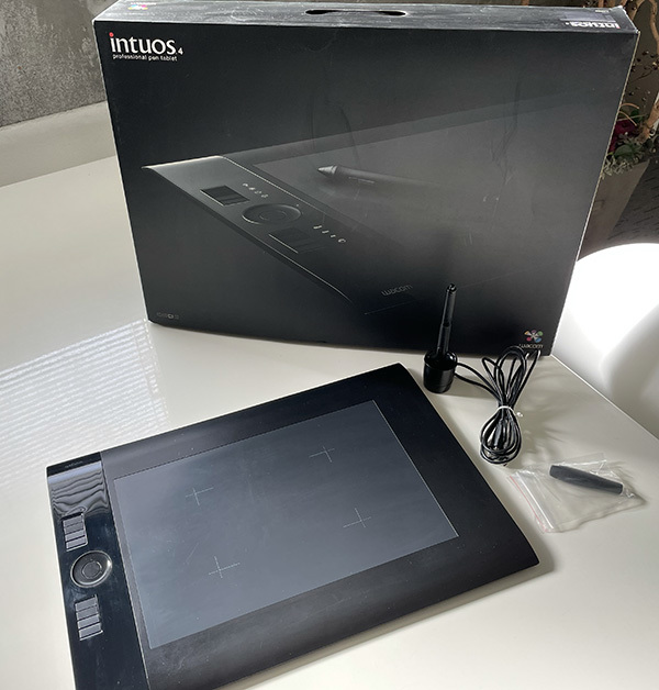 WACOM/ワコム intuos4 Large プロフェッショナルペンタブレット PTK-840/K0