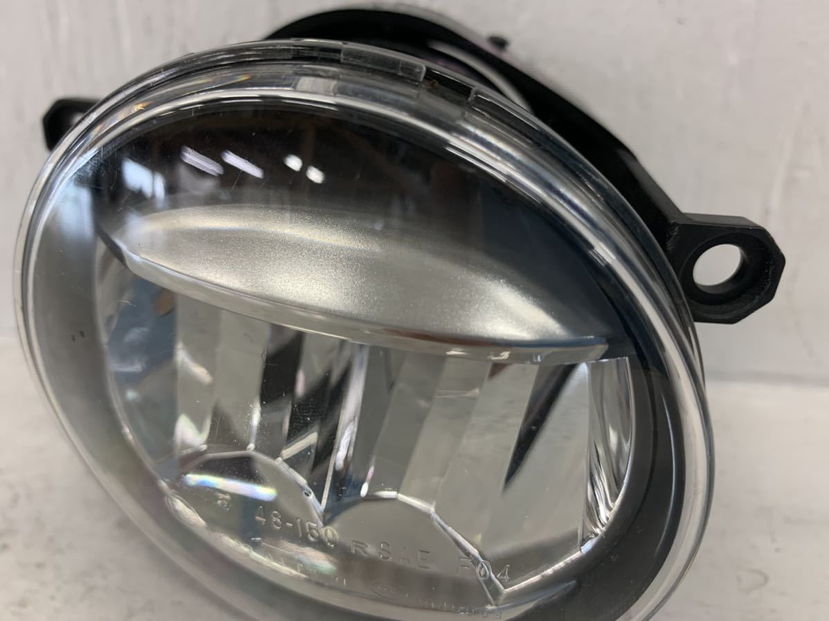 J30 プリウス α ZVW40 後期 純正 LED フォグランプ 右 KOITO 48-150