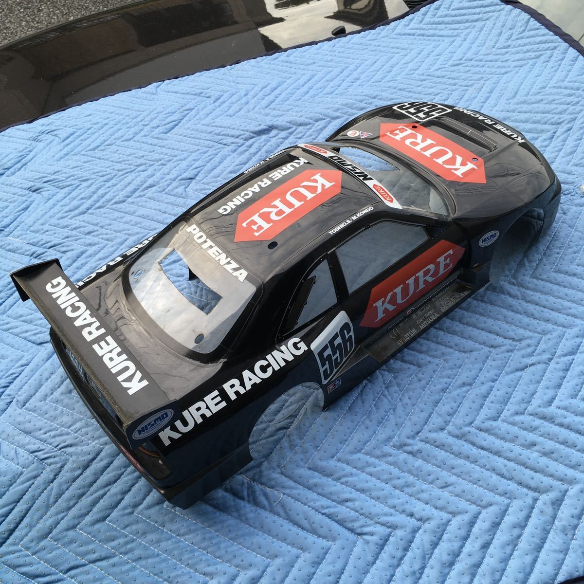 タミヤ製 カルソニックスカイラインGT-R R33 ラジコンと、Z33型ボディ