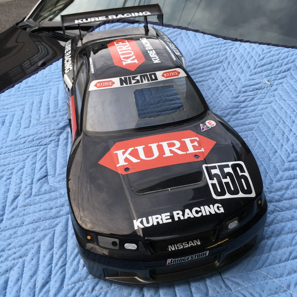 タミヤ製 カルソニックスカイラインGT-R R33 ラジコンと、Z33型ボディ