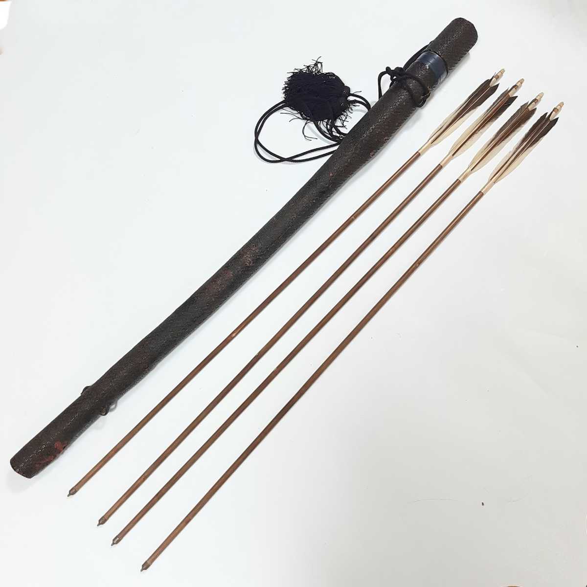蔵出 1000円スタート 弓具 弓道 弓矢 竹矢 昭和初期 時代物 年代物 矢筒付 羽 珍品 97cm 超 弓道 売買されたオークション情報 Yahooの商品情報をアーカイブ公開 オークファン Aucfan Com