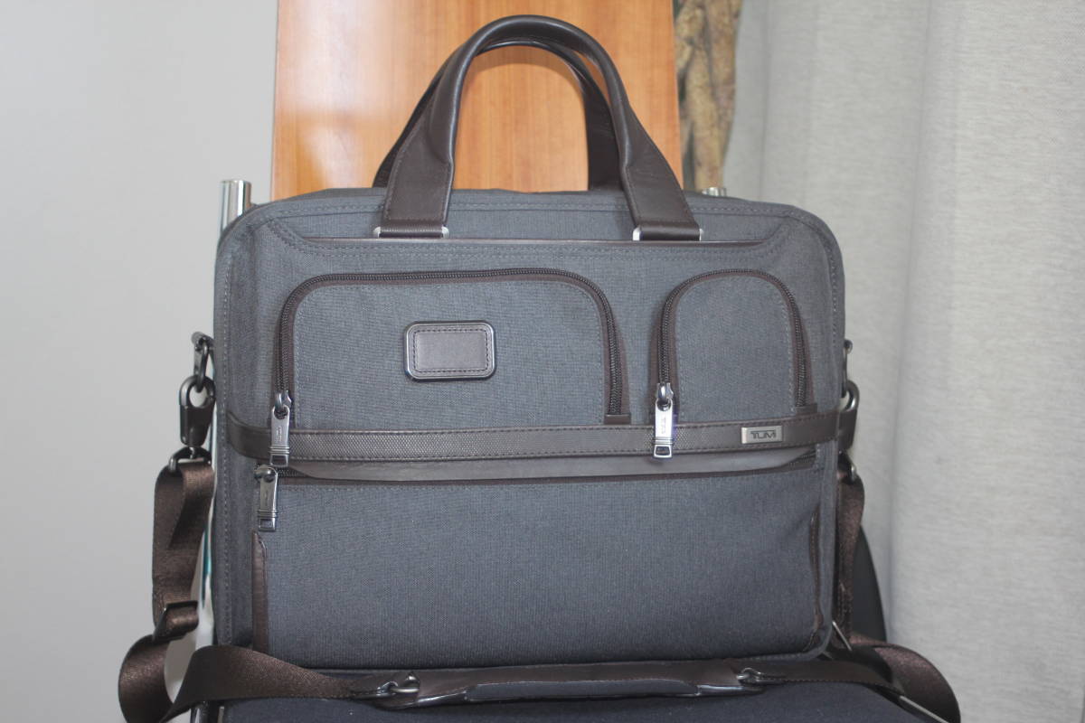 美品☆TUMI トゥミ☆「Style 2603141AT3」☆エクスパンダブル 
