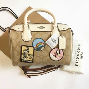 コーチ ディズニー バッグの平均価格は9 903円 ヤフオク 等のコーチ ディズニー バッグのオークション売買情報は34件が掲載されています