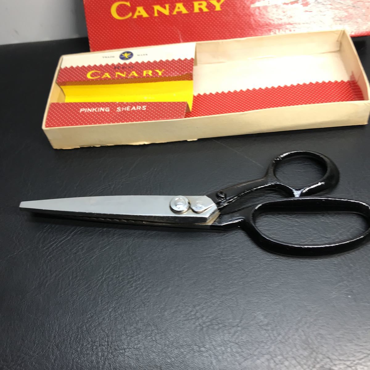 カナリヤ ピンキング鋏 CANARY PINKING SHEARS 虚しく
