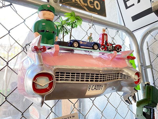 限定SALE，最新作 268937 キャデラックのリアをそのままブッた切ったデザインの飾り棚 1959年ピンクキャデラックのカーシェルフ Sサイズ リア/ピンク(自動車関連グッズ)｜売買されたオークション情報、yahooの その他