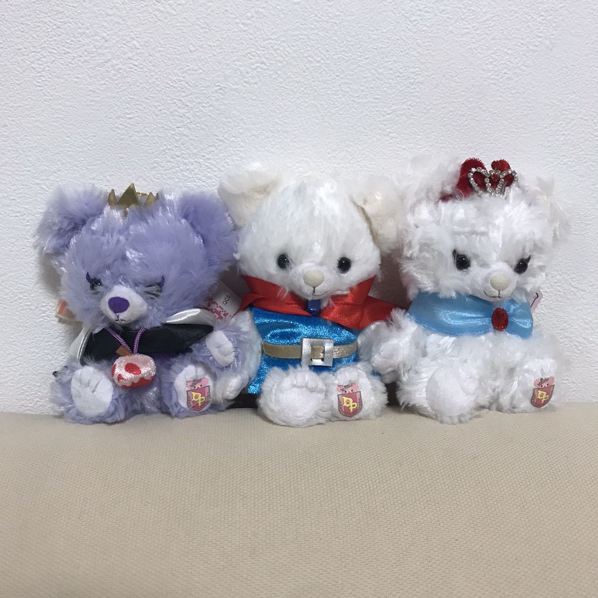ディズニーストア ユニベア シティ 白雪姫＆王子＆王妃 バッジつきキー
