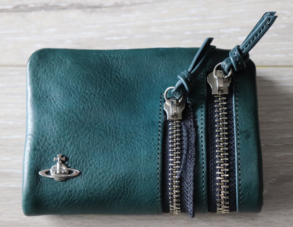 1円スタート Vivienne Westwood ヴィヴィアンウエストウッド メンズ二つ折り財布 B品 サンプル 財布 売買されたオークション情報 Yahooの商品情報をアーカイブ公開 オークファン Aucfan Com