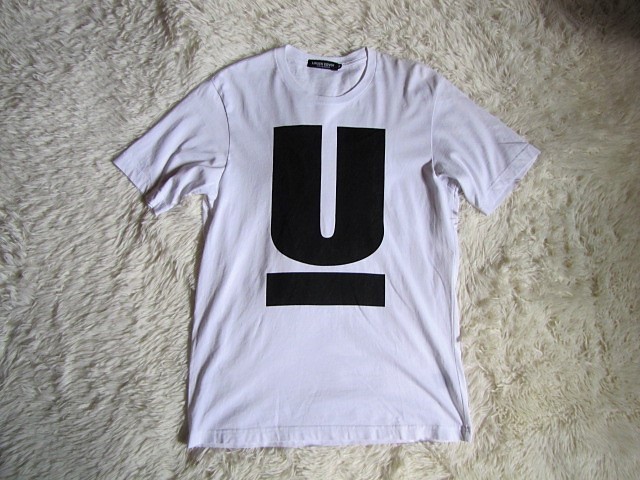 【WE MAKE NOISE NOT CLOTHES】■アンダーカバー(UNDERCOVER)■ロゴTシャツ ホワイト×ブラック but scab85デニム ■M■