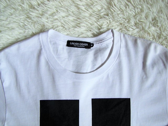 【WE MAKE NOISE NOT CLOTHES】■アンダーカバー(UNDERCOVER)■ロゴTシャツ ホワイト×ブラック but scab85デニム ■M■