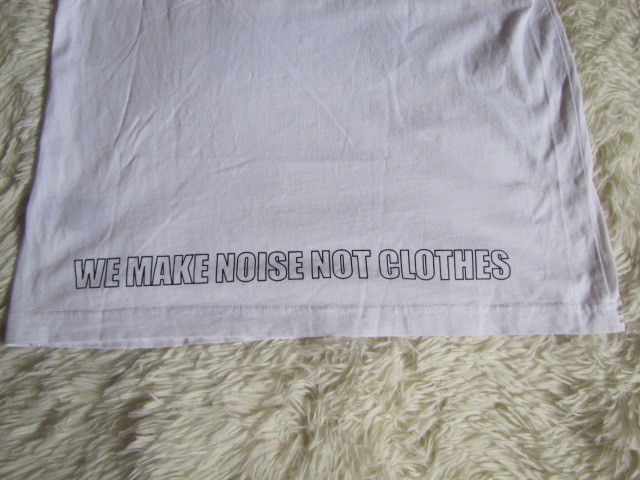 【WE MAKE NOISE NOT CLOTHES】■アンダーカバー(UNDERCOVER)■ロゴTシャツ ホワイト×ブラック but scab85デニム ■M■